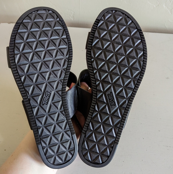 Teva 'Avalina' Leather Black Sandles - Picture 3 of 8